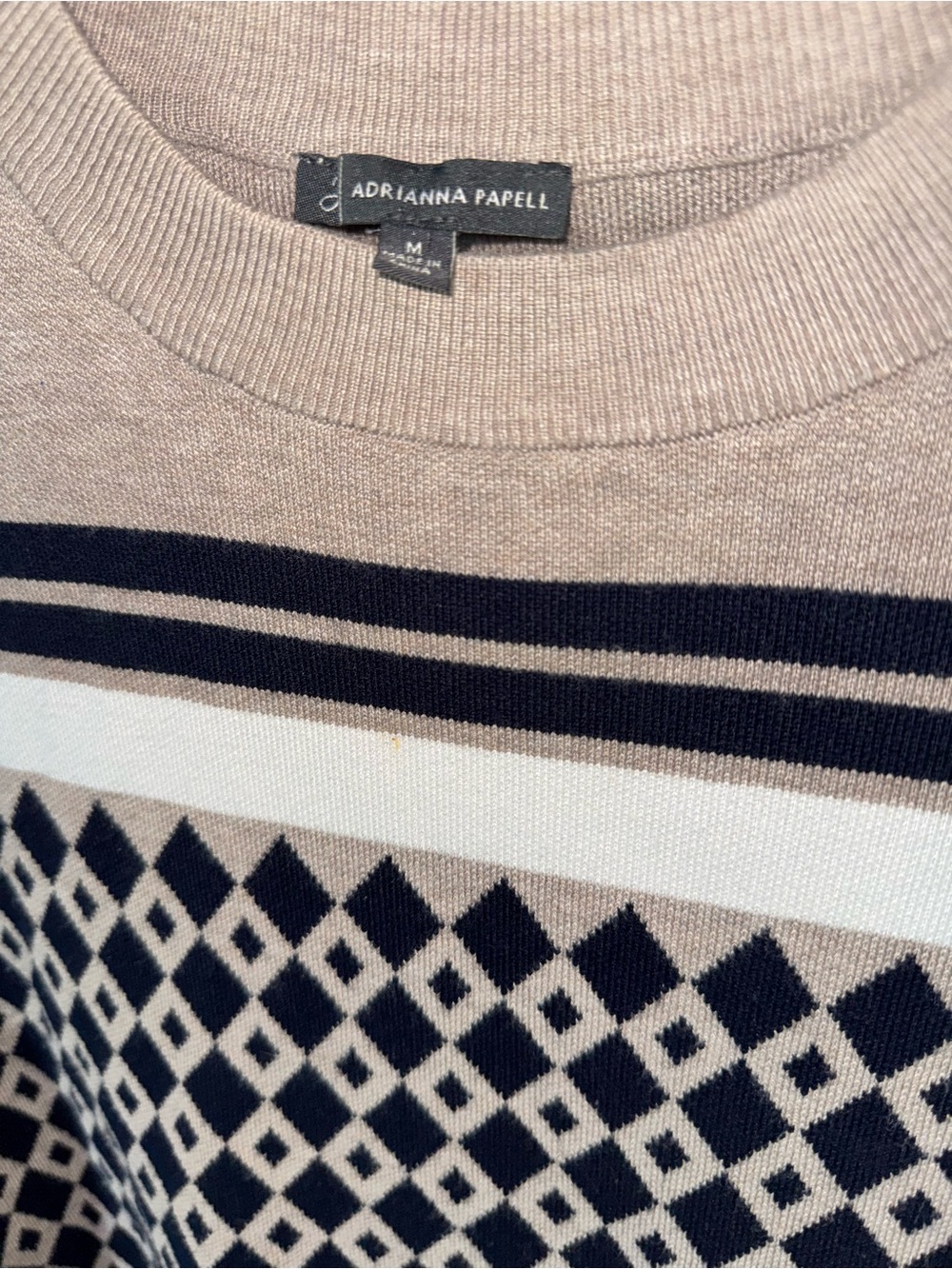 Adrianna Papell Cream & Black Diamond Knit Short Sleeve Geometric Top Medium - Picture 3 of 7